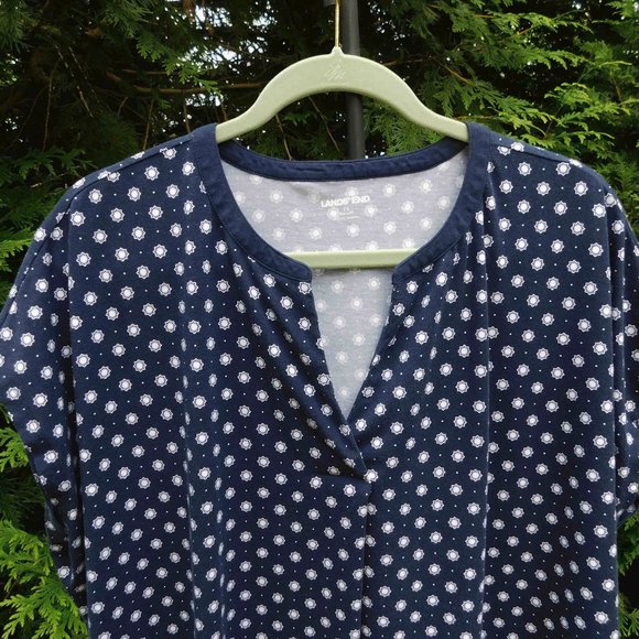 Lands' End Plus Sz-2X Soft Modal-Blend V-Neck Tee with Pleat & Side Slits - Picture 2 of 3